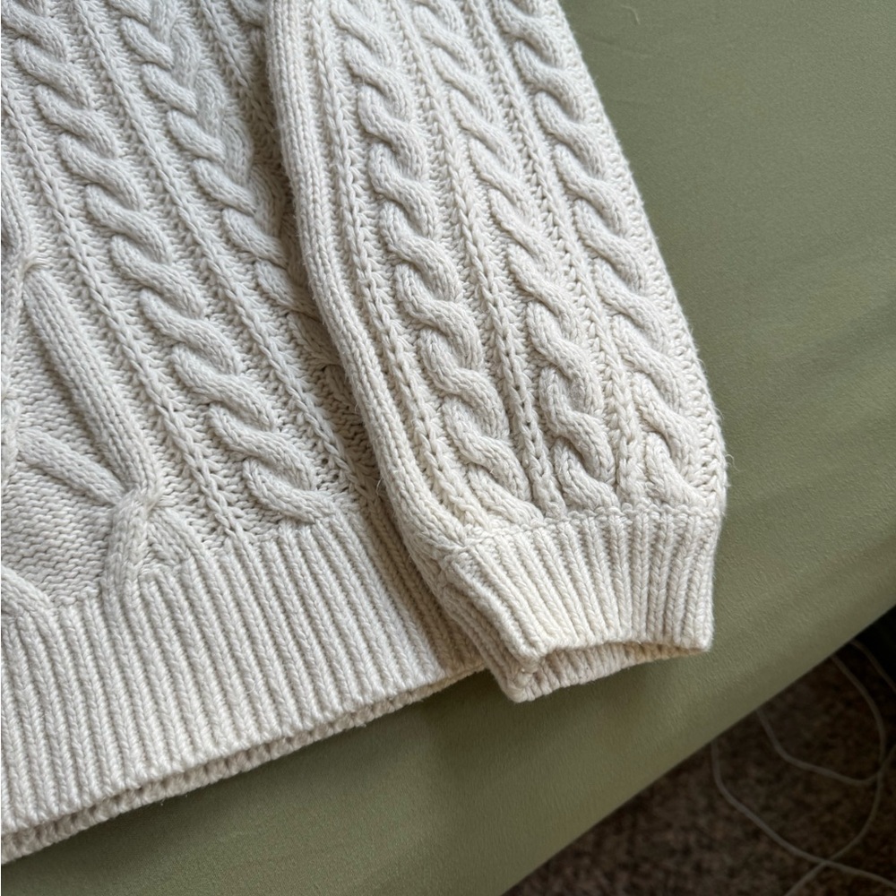Abercrombie Cream White Chunky Cable Knit Sweater - Picture 3 of 9